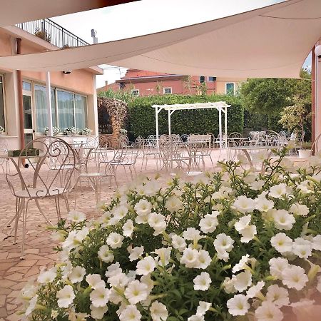 Hotel Villa Paolina Pietra Ligure Esterno foto