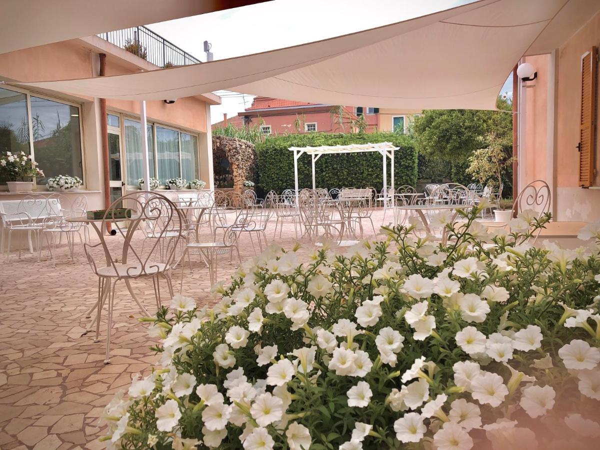 Hotel Villa Paolina Pietra Ligure Esterno foto