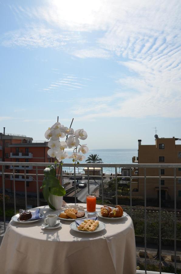 Hotel Villa Paolina Pietra Ligure Esterno foto