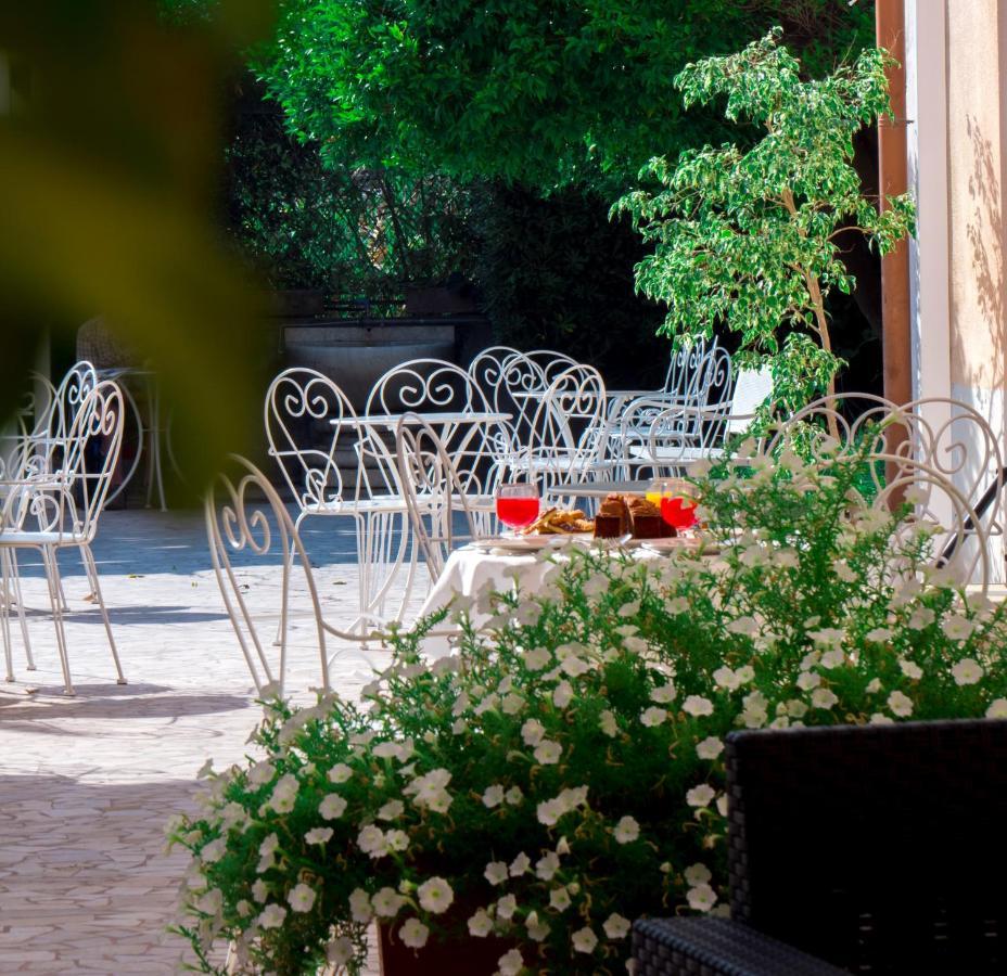 Hotel Villa Paolina Pietra Ligure Esterno foto